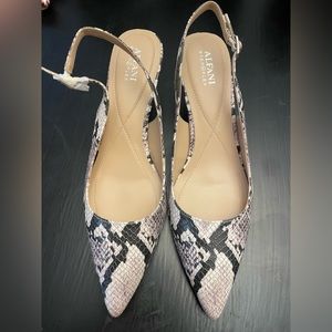 NWOT - Alfani Step n’ Flex heels. Cream/black snake skin look.